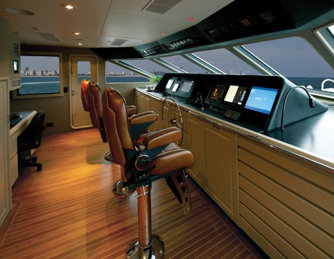 Motor yacht FIRST DRAW -  Pilothouse