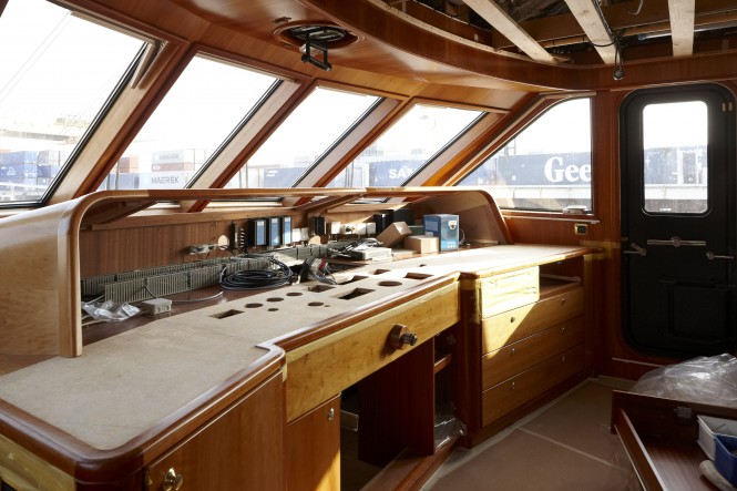 New dashboard and new navigations system for the luxury yacht SJS