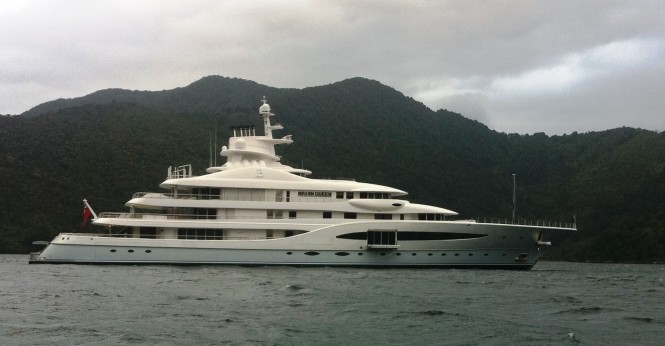 Superyacht Mayan Queen IV - Profile showing Owners stateroom balcony.