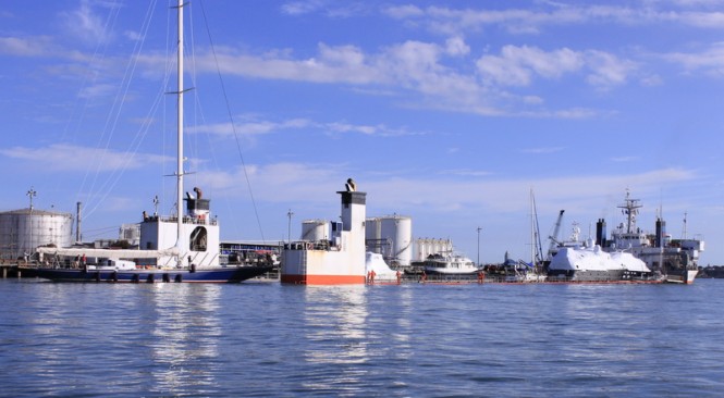 130´ sailing yacht Endeavour aboard Dockwise