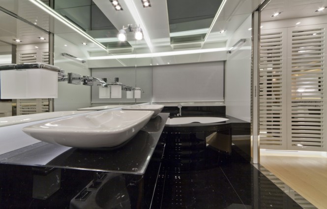 The Arcadia 115 M´Ocean Superyacht Bathroom