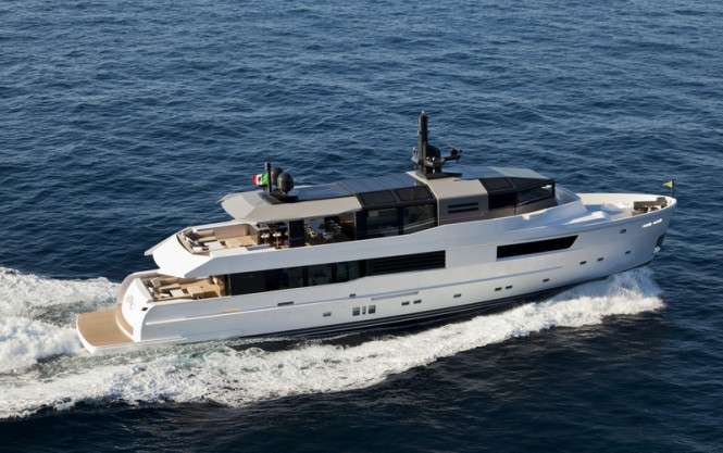 The Arcadia 115 motor yacht M´Ocean - side view
