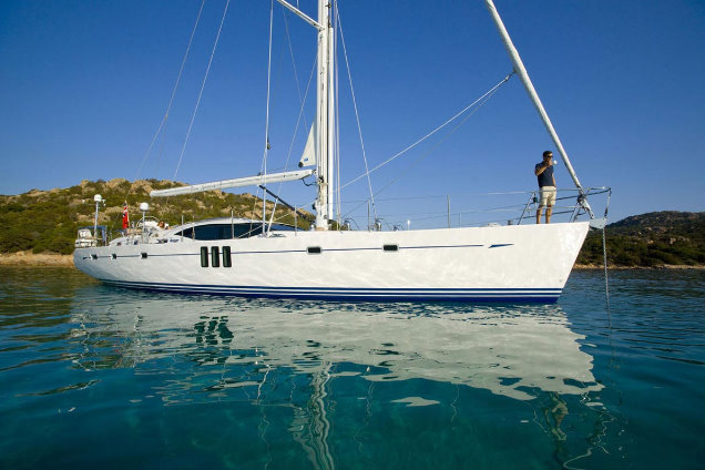 The Oyster 625 sailing yacht Blue Jeannie