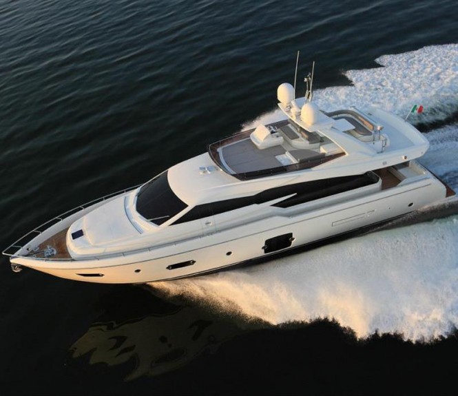 22m luxury yacht Ferretti 720