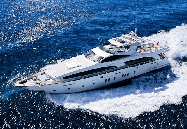 Azimut 116 luxury charter yacht GIAOLALU
