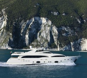 34m motor yacht Helena by Ferretti Custom Line sold