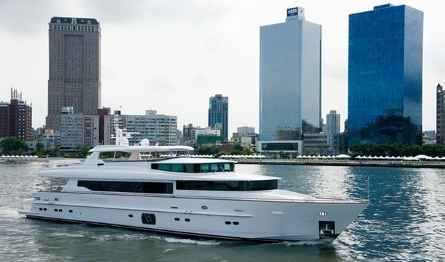 Horizon CC110 luxury motor yacht Lady Gaga