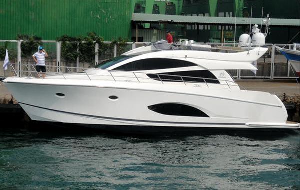 Horizon E54 Yacht