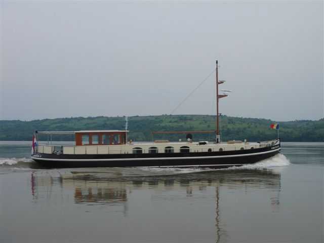 Luxe Motor Yacht by Vripack