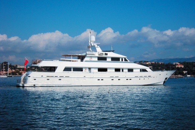 Luxury charter yacht Lionshare