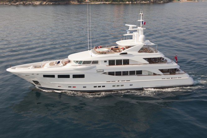 Luxury charter yacht SNOWBIRD