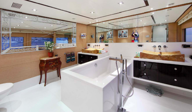 Luxury motor yacht Told u So - Owner Bathroom