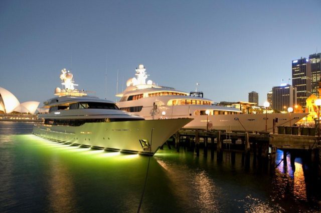Luxury motor yacht Twizzle at Campbells Cove Circular Quay