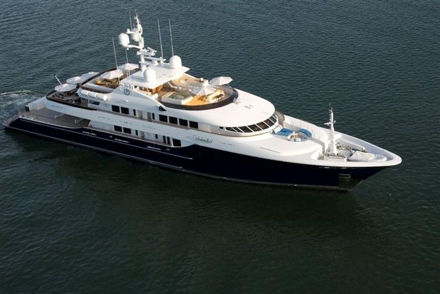 Luxury charter yacht Unbridled