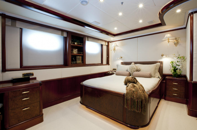 Noble House Yacht - Guest Room