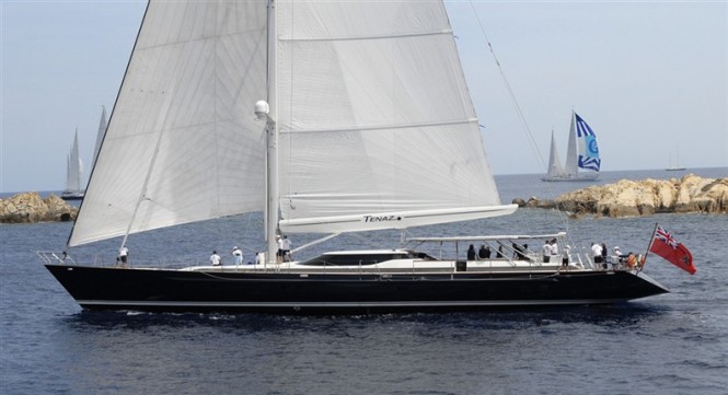 40m luxury yacht Tenaz - side view
