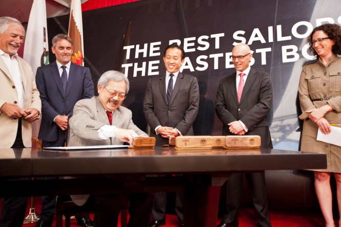 Signing of the agreement for the City to host the America´s Cup in 2013