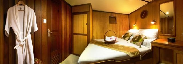 Accommodation aboard luxury charter yacht RAJA LAUT