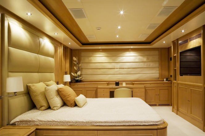 HANA charter yacht - Master Cabin