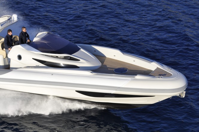 Kardis Akuma 50 yacht - front view
