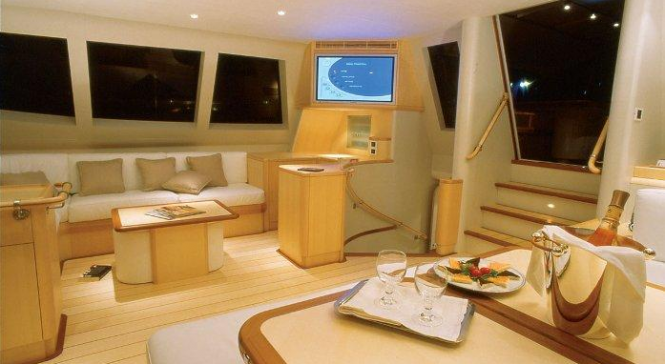 Luxury charter yacht VAIMITI