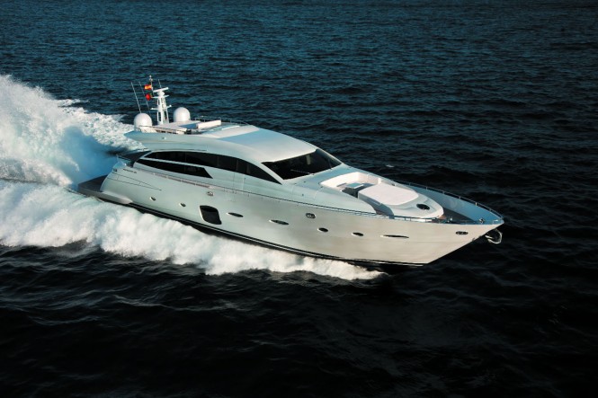 Luxury motor yacht PERSHING 92