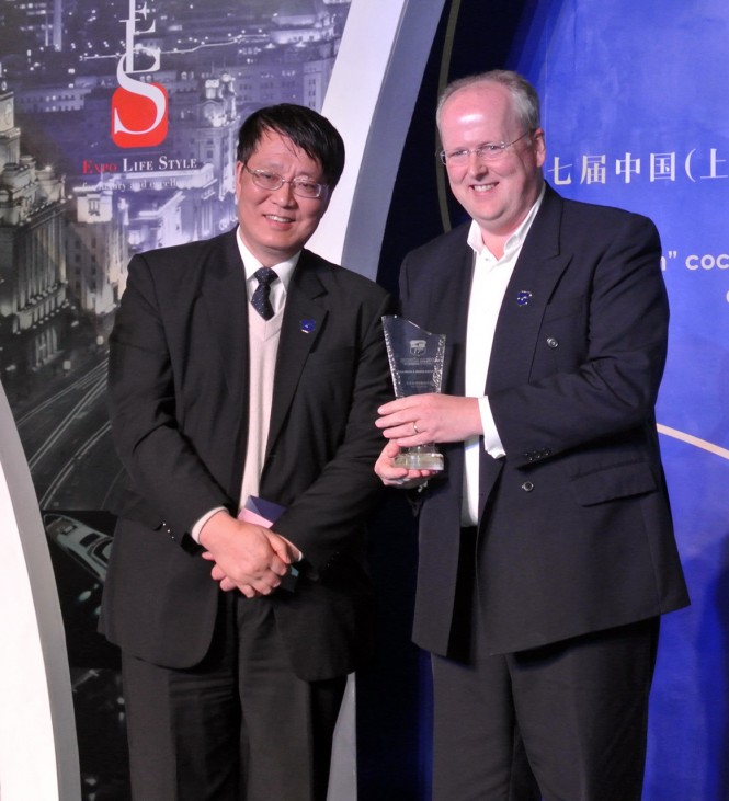From left to right, China Boat Industry & Trade Association Chairman, Yang Xinfa and Royal Hong Kong Yacht Club General Manager, Mark Bovaird.