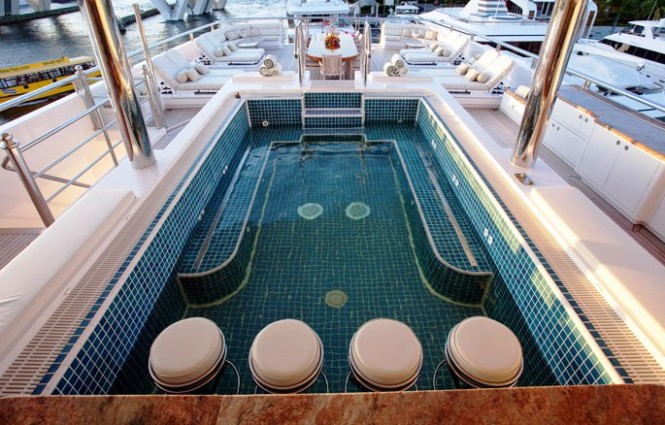 Superyacht APOISE -  Spa Pool on Sundeck