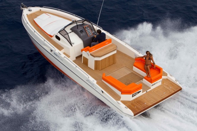 33 Sea Walker yacht - view from above