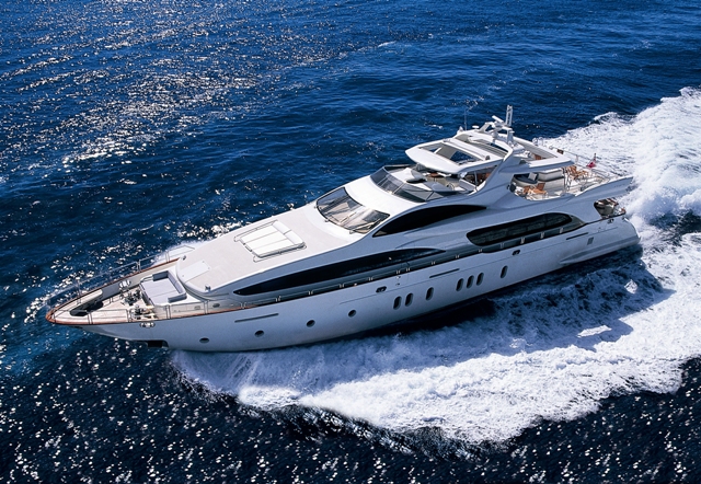 Azimut 116 luxury charter yacht GIAOLA LU
