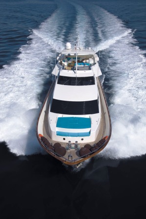 Charter Yacht Powdermonkey - Forward view