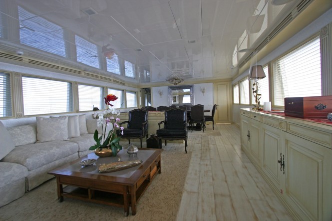 Charter yacht M&M - Main Salon