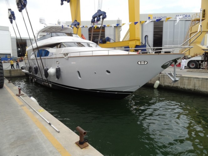 24m luxury motor yacht Maiora 24S
