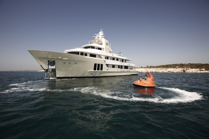 Luxury charter yacht E&E