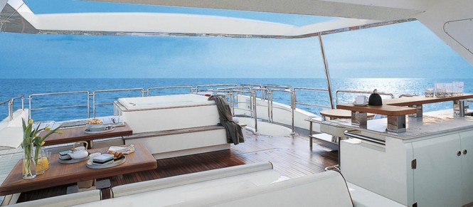 Luxury yacht Azimut Grande 105 Exterior