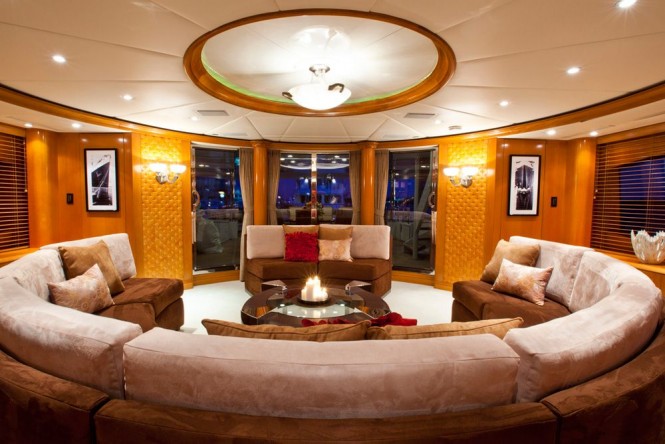 Luxury yacht Glaze