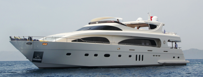 M&M Motor Yacht at Anchor