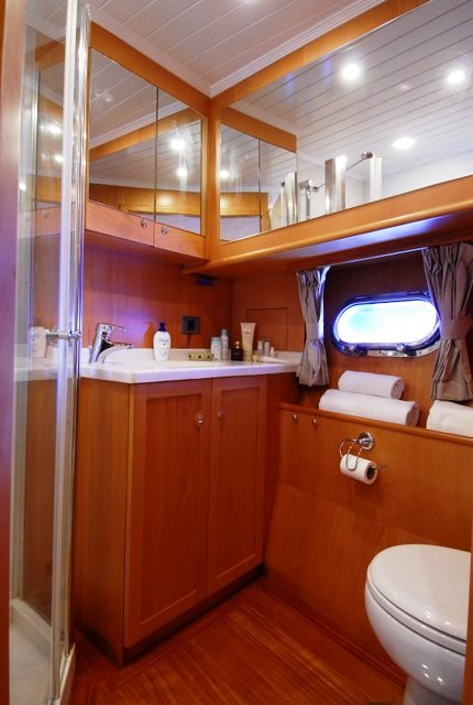SEA COMET yacht -  Bathroom