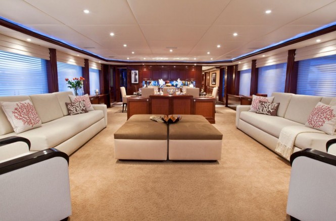 Salon - charter yacht Glaze