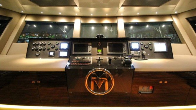 40m luxury yacht M helm station