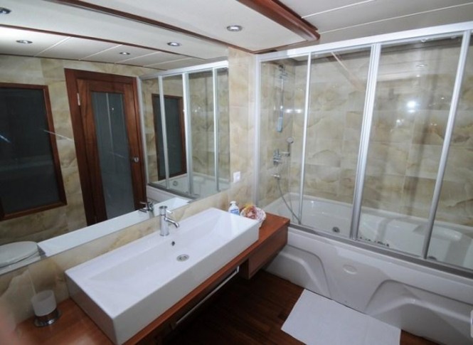ALLESANDRO Yacht  -  Master bathroom