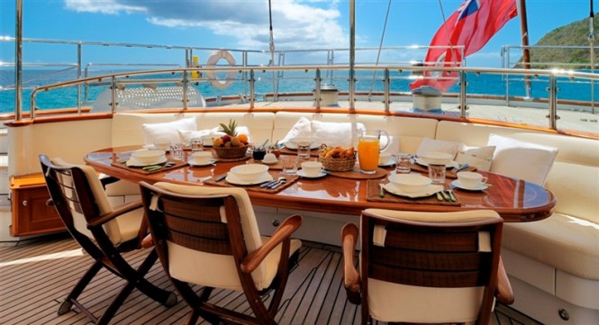 Al-fresco dining aboard charter yacht Drumbeat (ex Salperton)