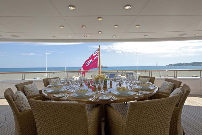 Alfresco dining aboard luxury superyacht Solemates