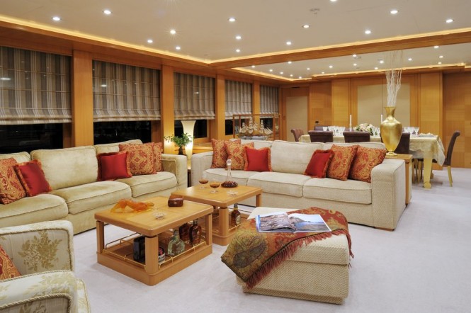 Axioma Yacht - Dining and Salon