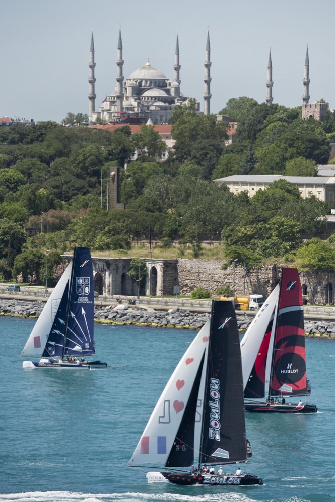Groupe Edmond de Rothschild, ZouLou and Alinghi race down the Bosphorus with a mosque in the background