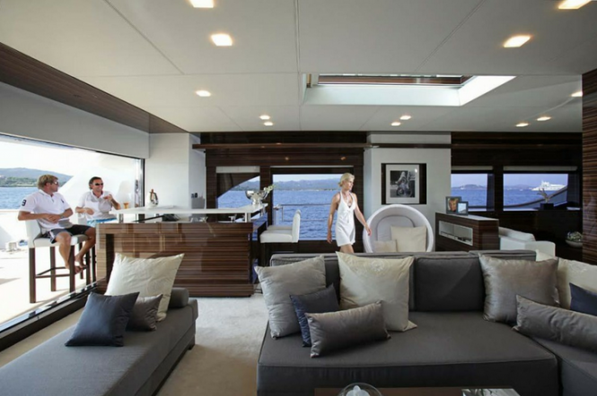 Luxury charter yacht taTii