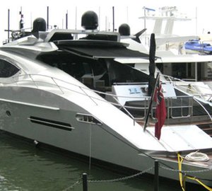 37.49m motor yacht HUSH visits Dennis Conner's North Cove