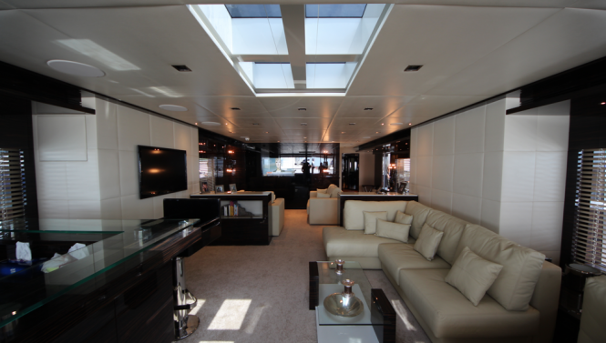 Luxury superyacht M - Saloon