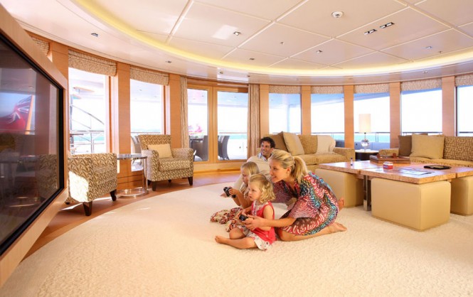 Solemates yacht - bridge