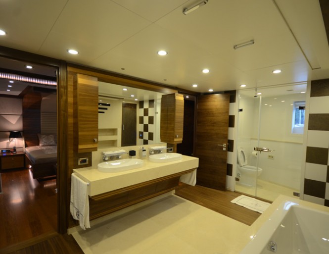 Superyacht My Steel Bathroom